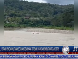 Berita Video : Viral..! Perahu Pengangkut Anak Sekolah di Enrekang Terbalik di Sungai, Warga Histeris