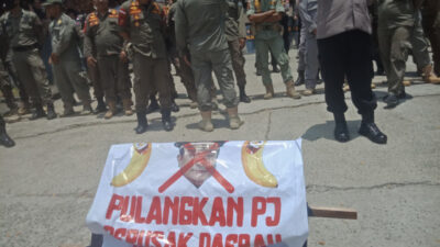 Demo Desak Usir Pj Bahtiar Baharuddin Massa Aksi Bawa Keranda Mayat