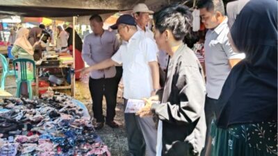 ABM Blusukan di Pasar Tradisional Randomayang di Sambut Foto Selfi Pengunjung Pasar