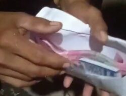 Viral di Medsos Video Tim Sukses Cabup dan Cawabup Mamuju Bagi Bagi Uang Jelang Pencoblosan Diamankan Warga