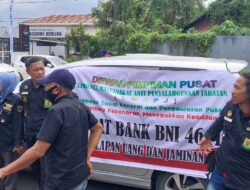 Puluhan Keluarga Nasabah Gegara Rugi 300 Juta Geruduk BNI, Desak Batalkan Lelang Aset Nasabah