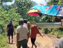 Viral di Medsos Pasien Rujukan Ditandu Dari Desa Terpencil Meninggal Dunia Sebelum Tiba di Rumah Sakit