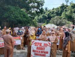Ratusan Guru di Enrekang Gelar Aksi di Kantor BPKAD, Tuntut Pembayaran Sertifikasi dan Kekurangan Gaji