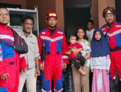Terjebak Di Dalam Kamar Mandi, Dua Bocah Bersaudara Di Evakuasi Damkarmat