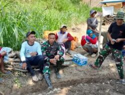 TMMD Enrekang: Ketika Pengerjaan Jalan Diselingi Tawa dan Cerita Warga