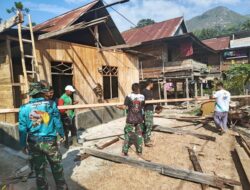 Ibu Rosdiana Tersenyum, Rumahnya Kini Dibangun Satgas TMMD ke-125