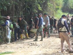 TMMD ke-125 Kodim Enrekang: Warga dan TNI Kompak Rapikan Bahu Jalan di Pekalobean
