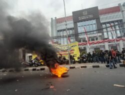 Laskar Arung Palakka Kepung Kejati Sulsel Desak Eks Bupati dan Pimpinan DPRD dan Anggota Banggar DPRD Bone Periode 2023 – 2024 Diperiksa. 