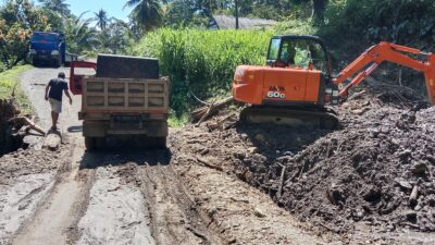 PT MUL Perbaiki Jalan Desa Sepanjang 200 Kilo Meter