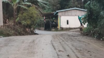 Tambang Batuan di Jalan Poros Kelapa Tujuh Materialnya Meluber Ke Jalan Resahkan Warga