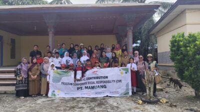 Bentuk Komitmen PT Mamuang, Salurkan Beasiswa Untuk 36 Orang Anak Desa dan Insentif Guru Honorer 