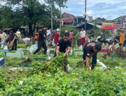 Personil Brimob, TNI Serta Pemerintah Kota Makassar Bersihkan Kampung Lokasi Perang Kelompok