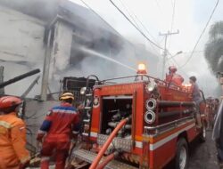 Breaking : Kantor Ekspedisi Terbakar