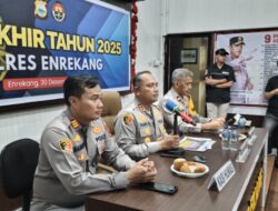 Polres Enrekang Gelar Konferensi Pers Akhir Tahun: Kapolres Buka Data Kinerja dan Pecahkan Kasus-Kasus Menonjol