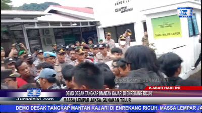 Berita Video : Demo Desak Tangkap Mantan Kajari di Enrekang Ricuh, Massa Lempar Jaksa Gunakan Telur
