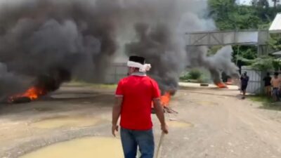 Ganti Rugi Dampak Bendungan Budong Budong Belum Dibayarkan Puluhan Warga Gelar Aksi Bakar Ban