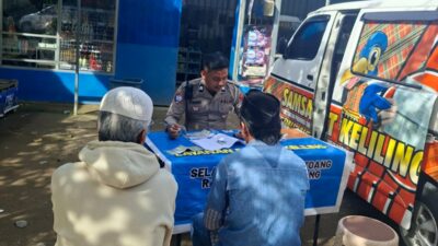 UPTD Pajak Majene Rutin Layani Warga di Pasar Pellattoang