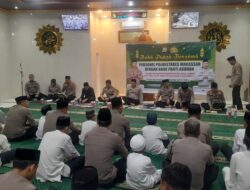 Foto : Personel Polrestabes Makassar Buka Puasa Bersama Anak Panti Asuhan