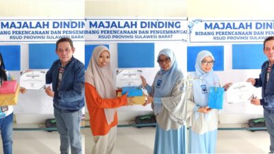 RSUD Sulbar Beri Penghargaan Bagi SDM Subbidang Pengembangan Data dan Informasi