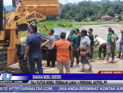 Berita Video : Bangkai Mobil Diderek, Tali Putus Mobil Terbalik Lukai 1 Personil Satpol PP