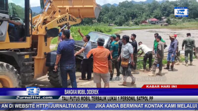 Berita Video : Bangkai Mobil Diderek, Tali Putus Mobil Terbalik Lukai 1 Personil Satpol PP
