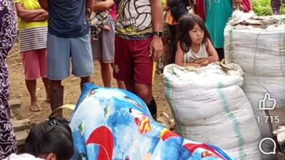 Viral di Medsos Orang Sakit di Kecamatan Kalumpang Ditandu Lintas Provinsi ke Puskesmas Seko Barat