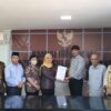 KominfoSS Sulbar Serahkan DIP Pemprov ke Komisi Informasi