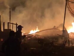 Kebakaran Hanguskan 9 Kios di Pasar Agro Enrekang, Kerugian Capai Rp700 Juta