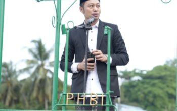 Ribuan Warga Enrekang Salat Idul Adha di Lapangan Abu Bakar Lambogo, Bupati Tampak Berbaur