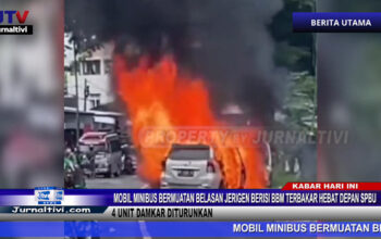 Berita Video : Mobil Minibus Bermuatan Belasan Jerigen Berisi BBM Terbakar Hebat di Eranbatu. 4 Unit Damkar Diturunkan Lakukan Pemadaman