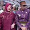 Bupati Enrekang Hadiri HUT ke-23 Lutim, Kenakan Jas Ungu Bermotif Bunga hingga Kacamata Hitam