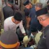 Kapolres Enrekang Beserta Jajaran Melayat, Sampaikan Duka Mendalam atas Wafatnya Ibunda Bupati Yusuf Ritangnga