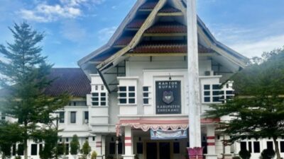 Enrekang – Warga Curhat di Kolom FB Bupati Soal Bibir Sungai di Perbatasan Enrekang-Toraja, 2 Rumah dan Jalan Poros Terancam