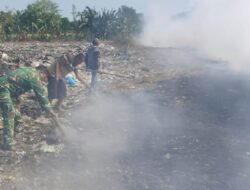 Sinergi Cepat Babinsa dan Warga Padamkan Kebakaran TPA Bajeng