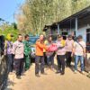 Personel Polsek Tompobulu Beri Bantuan Sembako Ke Posko SAR Gabungan Pencarian Korban Tenggelam di Tombolo Maros