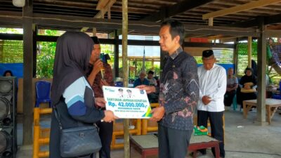 Wujud Nyata Kepedulian, BPJS Ketenagakerjaan Serahkan Santunan Jaminan Kematian bagi Anggota BPD Desa Pattondonsalu Enrekang