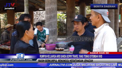 Berita Video : Rumpun Keluarga Aris Sanda Sopir Travel Yang Tewas Ditembak KKB, Masih Berkumpul Menunggu Kedatangan Jenazah