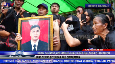 Berita Video : Diiringi Isak Tangis, Aris Sanda Pejuang Logistik Buat Warga Pedalam Papua Yang Tewas Ditembak KKB Dimakaman