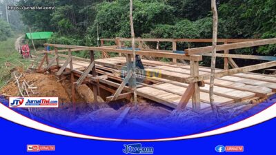 Tak Kunjung Mendapat Perhatian Pemerintah, Warga Dua Desa di Sekadau Bangun Jembatan Empaot Secara Swadaya