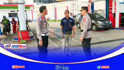 Pantau Penerapan Sistem Ganjil Genap di SPBU Kasimpo, Kapolres Tana Toraja : Ikuti Arahan Petugas