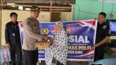 Sambut Hari Jadi Humas Polri ke-75, Sihumas Polres Enrekang Salurkan Sembako
